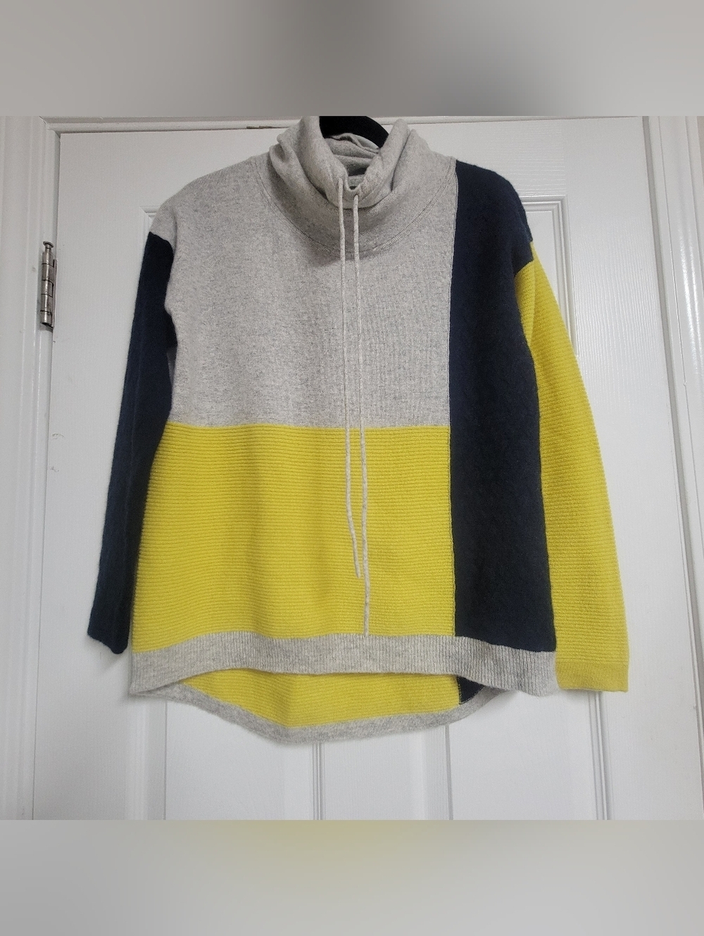 Pure Amici 100% Cashmere Turtleneck Sweater Size Small.